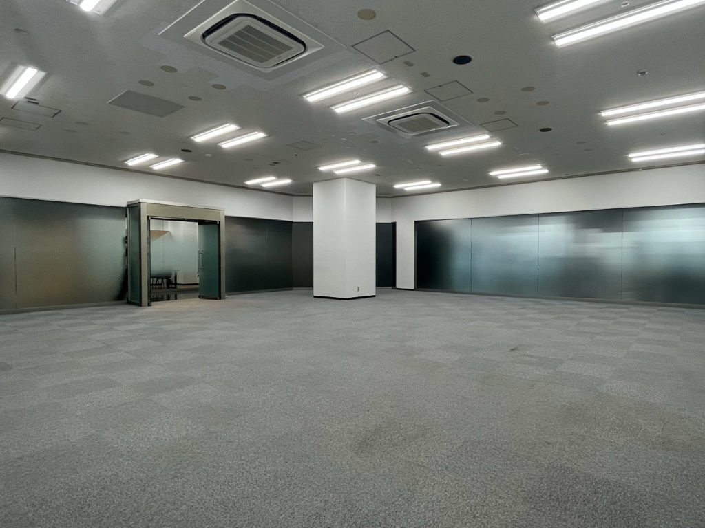 inside view and space of 3f-E-3