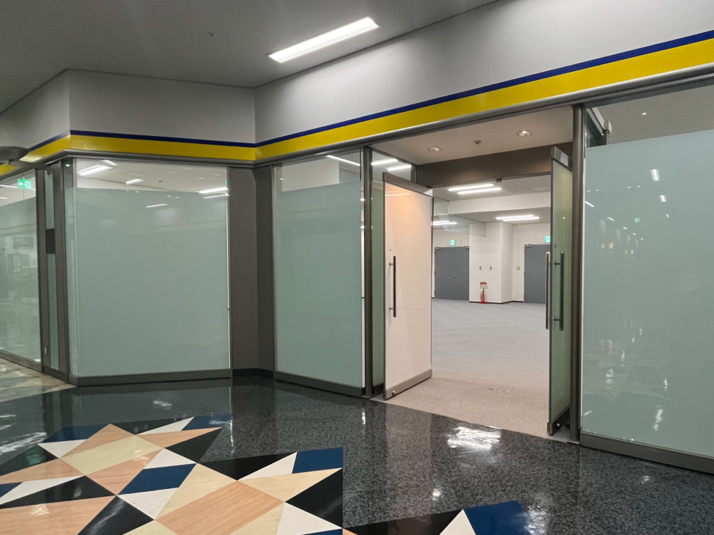Outside view and entrance of 3f-A6