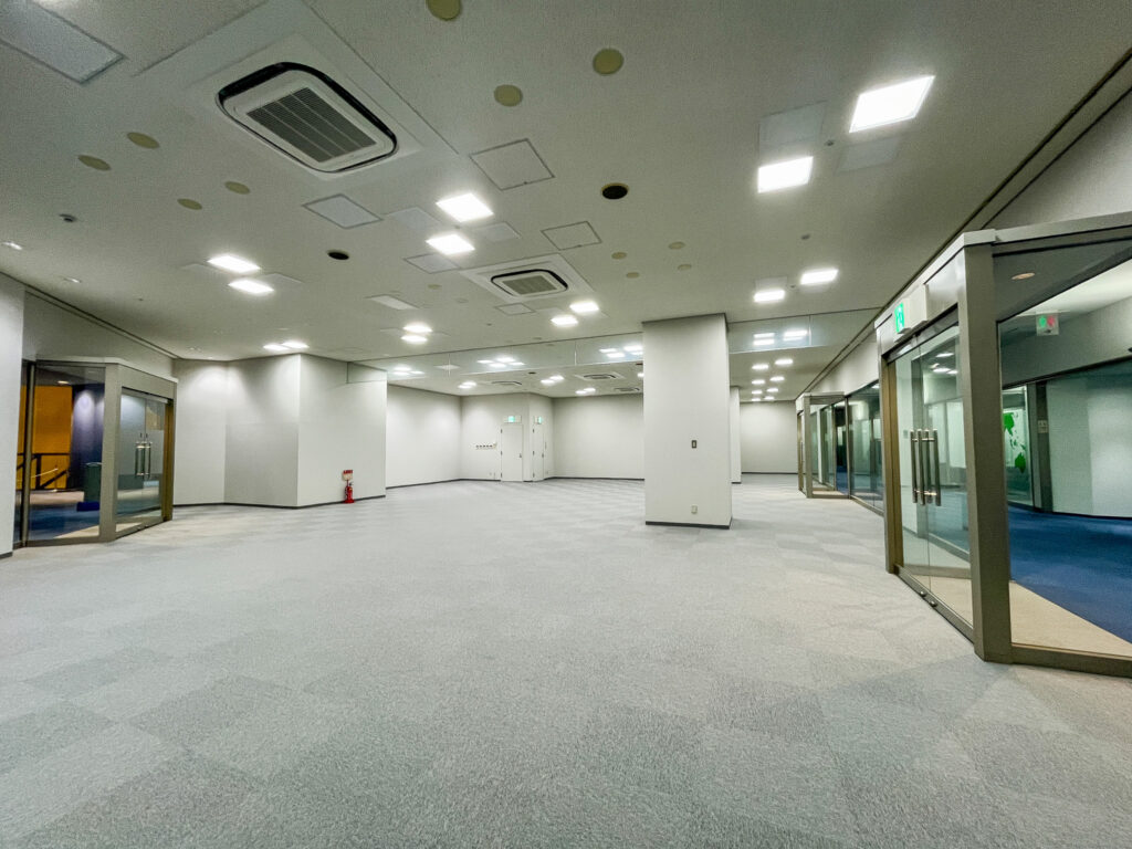 Doors and exits at 3f-j7