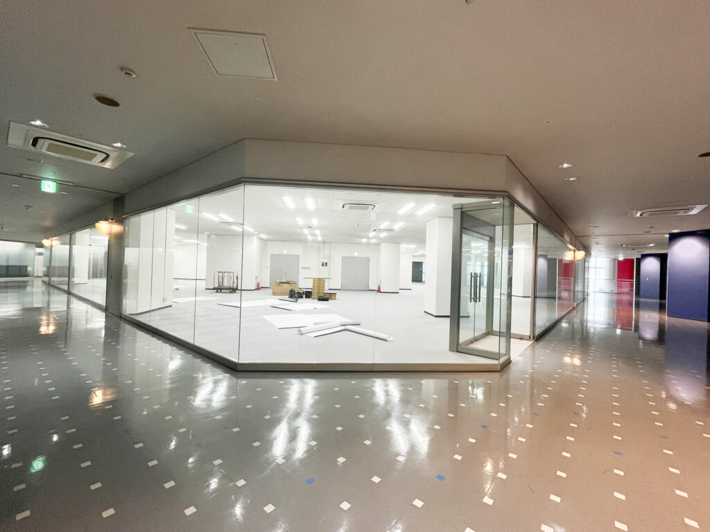 Complete view of outside of the 4F-L7